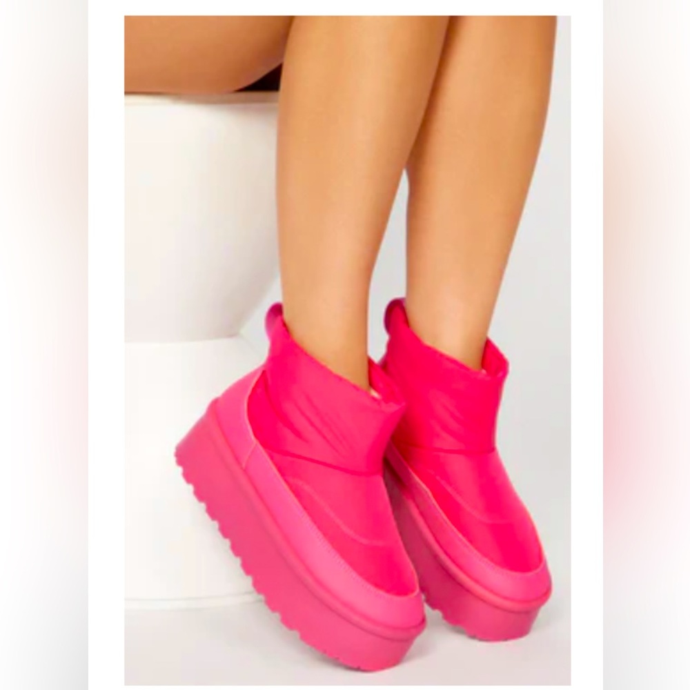 (SOLD)💕Fashion Nova Booties 💕